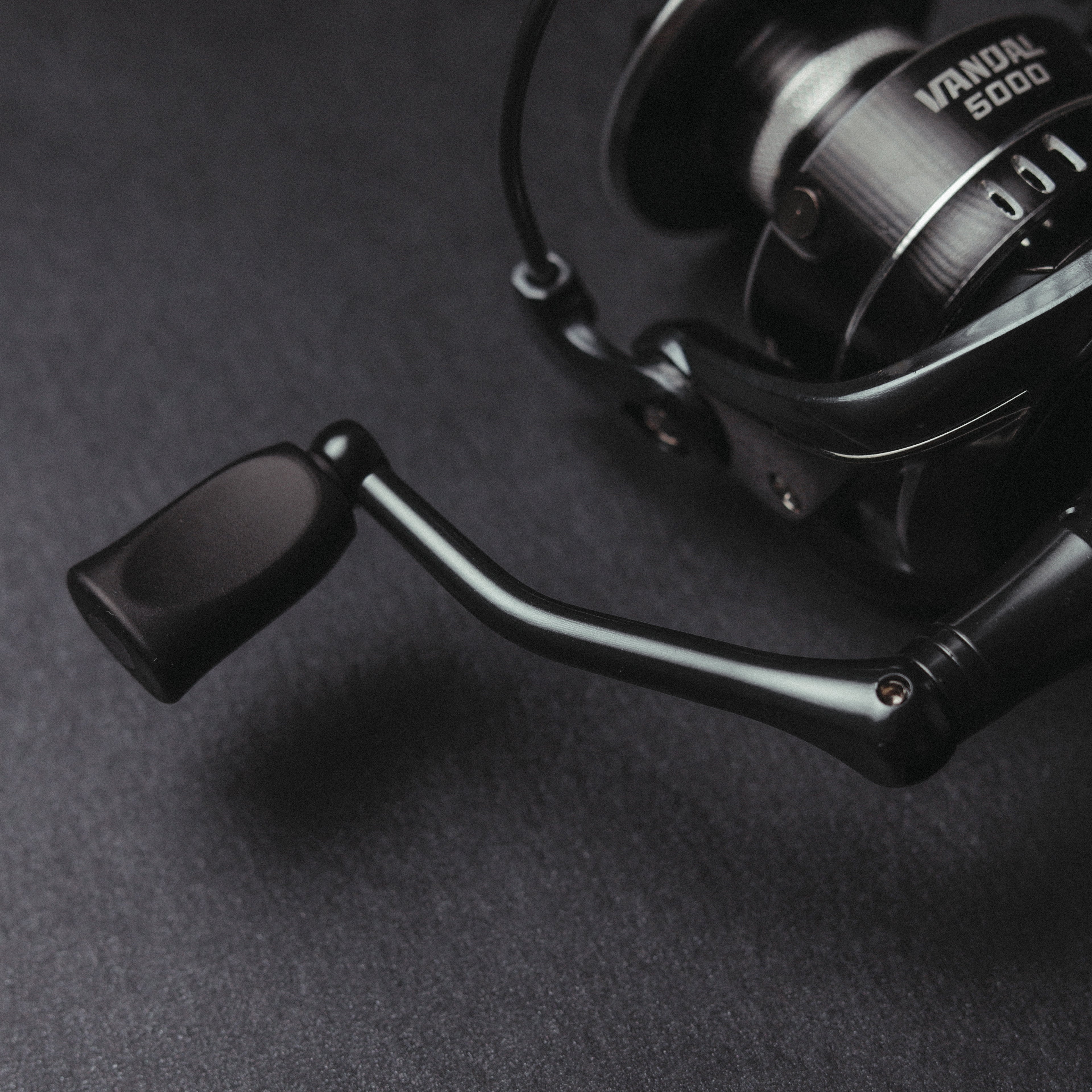 VANDAL SPINNING REEL